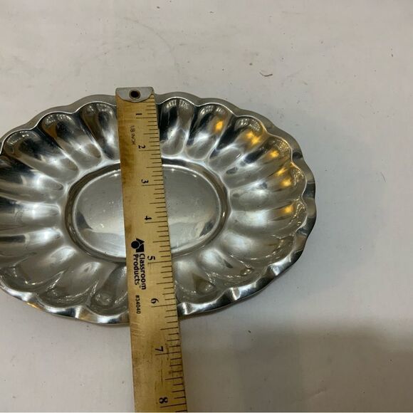 Ann Mary collection Scallop Edge Platter Tray Pewter Polished Finish 9x6.5 - Picture 7 of 7